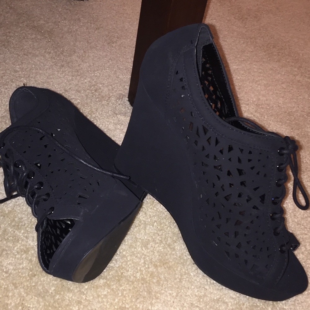 Dollhouse CutOut Peep toe Wedge Heels